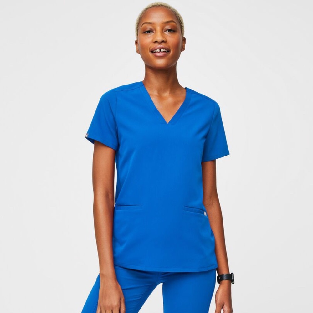 FIGS Casma Three-Pocket Scrub Top in Royal Blue